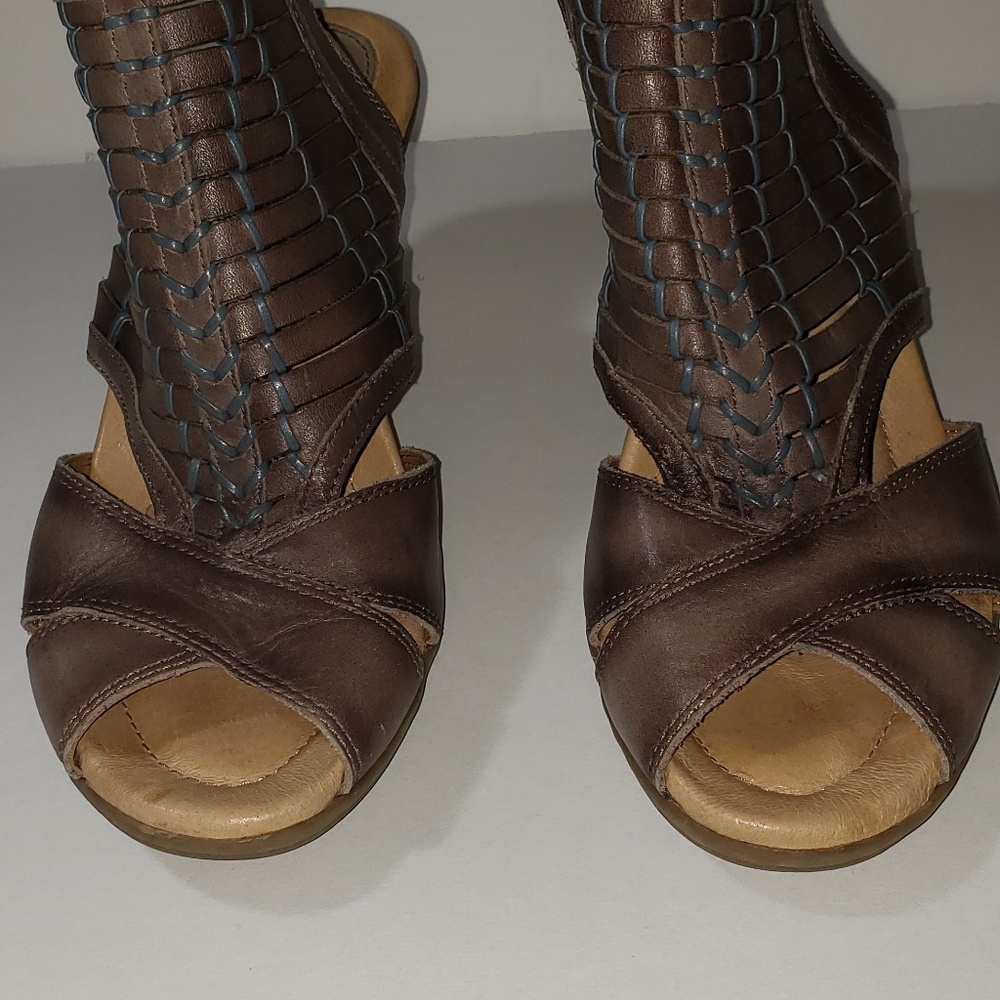 Sandals - Picture 4 of 4